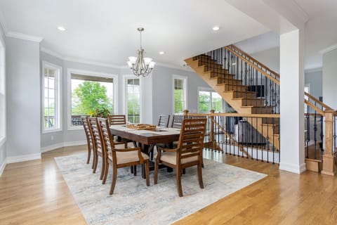 Hot Tub, Views & Game Room - 20 min to Downtown Asheville! House in Mars Hill