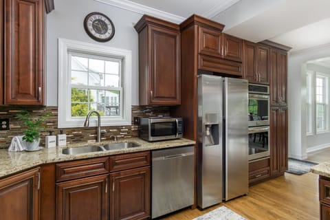 Hot Tub, Views & Game Room - 20 min to Downtown Asheville! House in Mars Hill