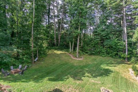 BRAND NEW 10 Min to Downtown and Private HOT TUB and Arcade House in Woodfin