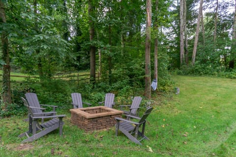 Seating area, Area and facilities