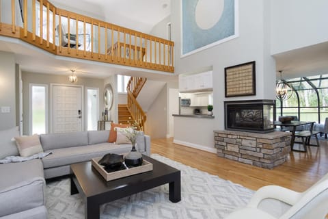 Secluded oasis in Asheville! GAME room MOVIE theater HOT tub - 20 min to Biltmore! House in Fairview