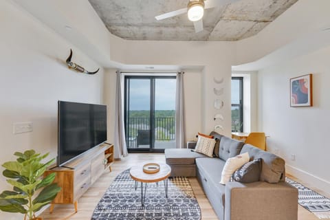 Communal lounge/ TV room, TV and multimedia, Living room, Seating area