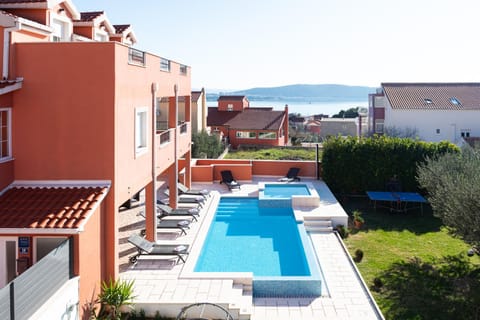 Property building, Patio, Day, Natural landscape, Pool view, Swimming pool, sunbed