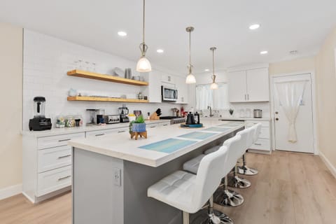 Coffee/tea facilities, Kitchen or kitchenette, Dining area, dishwasher, minibar, pet friendly, stove, toaster