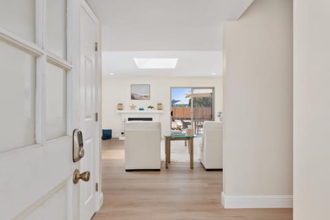 Facade/entrance, Living room, Seating area