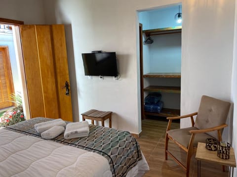 Bed, TV and multimedia, Photo of the whole room, Bedroom, towels, wardrobe