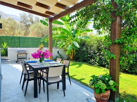 Day, Dining area, Garden view