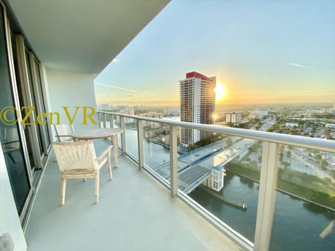 Zen Beach House Luxury 1-Bedroom Intracoastal Views House in Hollywood Beach