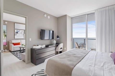 Penthouse Ocean Front View Mansion in Sky Corner Apartment in Hollywood Beach