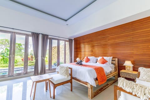 Bed, Photo of the whole room, Seating area, Bedroom, towels