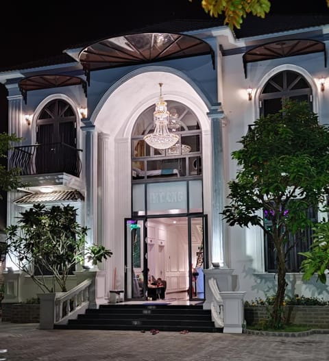 Facade/entrance