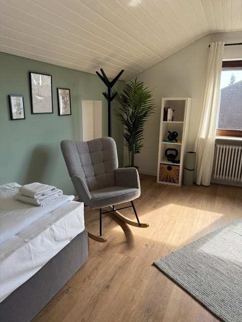 Bed, Living room, Photo of the whole room, Seating area, Bedroom
