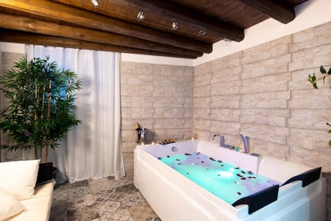Hot Tub, Hot Tub
