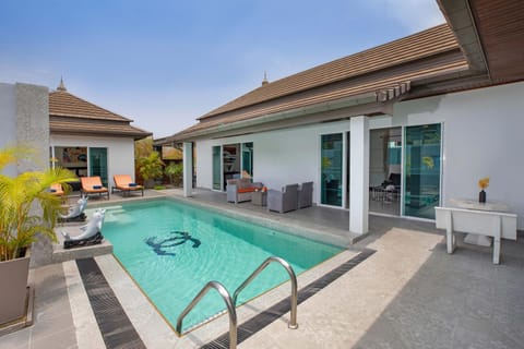 Swimming pool, Swimming pool