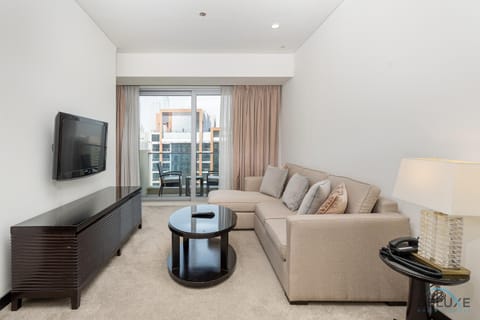Property building, TV and multimedia, Living room, Swimming pool