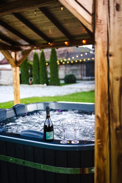Day, Night, Natural landscape, Hot Tub, Spa and wellness centre/facilities
