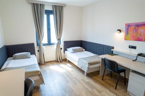 Bed, Photo of the whole room, Seating area, Bedroom