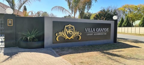 Day, Property logo or sign, Logo/Certificate/Sign, Street view