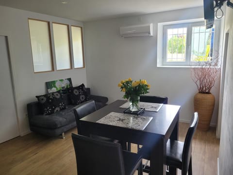 Living room, Dining area, air conditioner