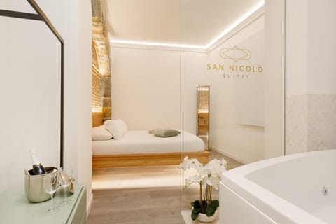 Hot Tub, Bedroom