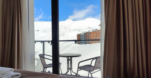 Bed, View (from property/room), Balcony/Terrace, Bedroom, Mountain view