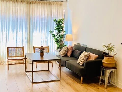 Lounge or bar, Seating area