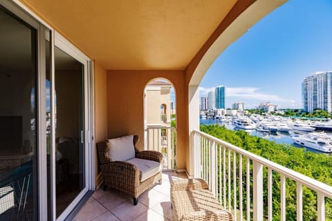 Uhost AI - 3BR Condo - Stunning Water Views House in Sunny Isles Beach