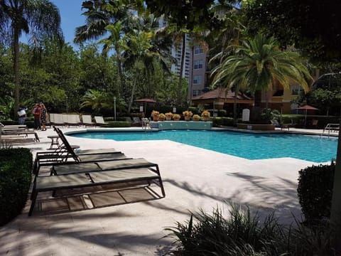 Uhost AI - 3BR Condo - Stunning Water Views House in Sunny Isles Beach