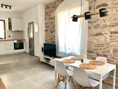 TV and multimedia, Dining area