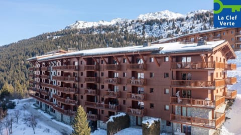 Property building, Day, Natural landscape, Winter, Mountain view