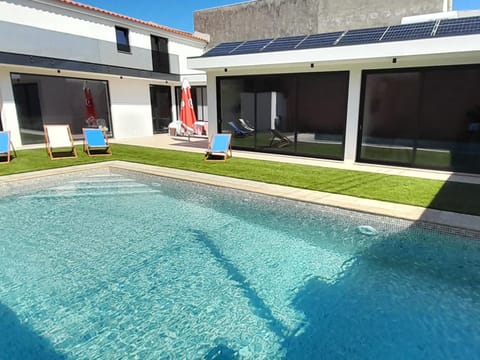 Garden, Garden view, Swimming pool, sunbed
