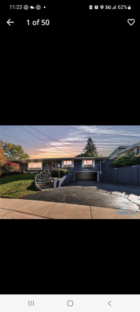 dock, game room, bar and private river view patio House in Toledo