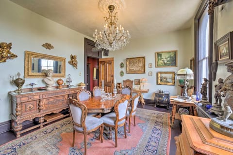 Vintage Apartment in Historic Downtown La Porte! Apartment in La Porte