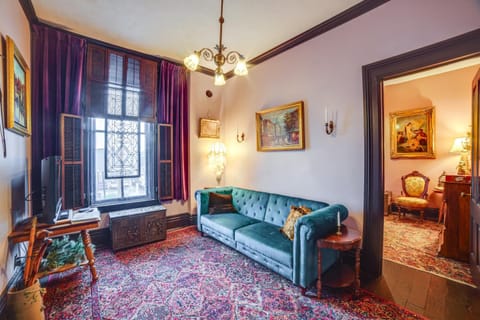 Vintage Apartment in Historic Downtown La Porte! Apartment in La Porte