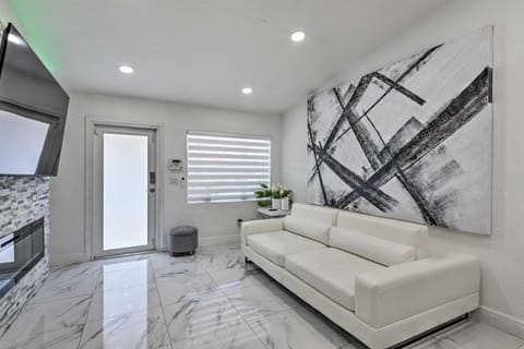 Pet-Friendly Hialeah Gardens Modern Retreat! House in Hialeah Gardens