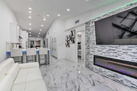 Pet-Friendly Hialeah Gardens Modern Retreat! House in Hialeah Gardens