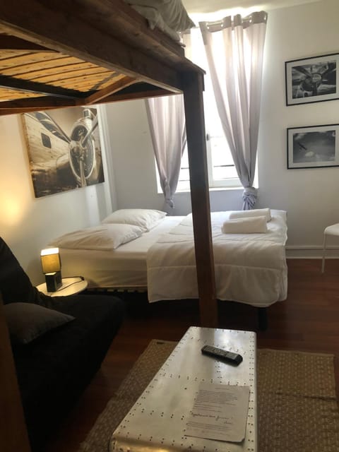 Le Victor Hugo 2 D et sa pizza offerte Apartment in Aurillac