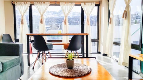 View (from property/room), Living room, Photo of the whole room, Decorative detail, Seating area, Dining area, City view, Landmark view, Mountain view, Mountain view, hair dresser, locker
