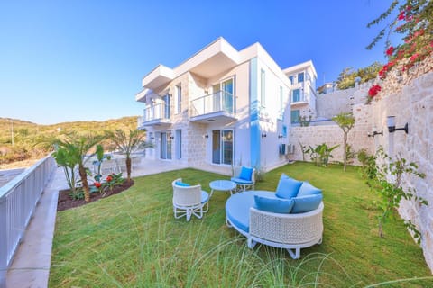 Property building, Patio, Garden