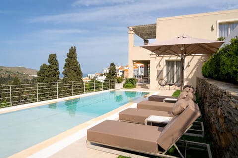Patio, Spring, Day, Natural landscape, View (from property/room), Balcony/Terrace, Mountain view, Pool view, Swimming pool, sunbed