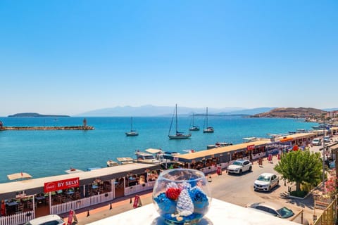 Day, Natural landscape, Beach, City view, Sea view, Location, Parking