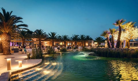 Restaurant/places to eat, Lake view