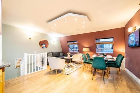 Living room, Lounge or bar, Seating area, Dining area