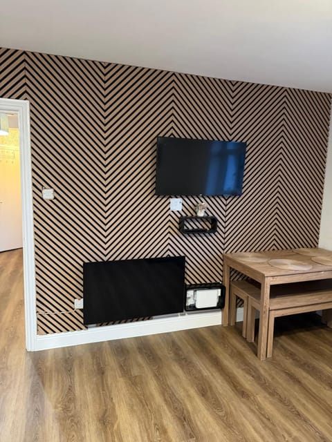 Stylish 2BR Apartment Steps to Beach, Bars ,Town Centre Apartment in Bournemouth