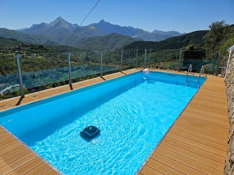 DA ERCOLE casa vacanze di lusso con giardino, piscina e idromassaggio. House in Province of Massa and Carrara