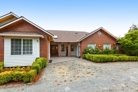 Arrowhead Way House in Camano Island