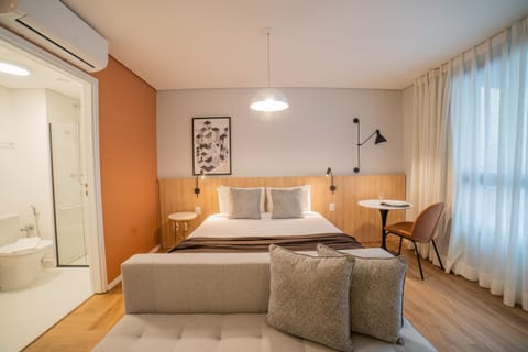 Bed, Day, Bathroom, Photo of the whole room, Dining area, Bedroom, towels, air conditioner