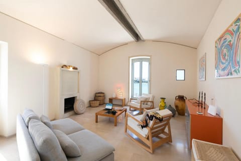 Seating area