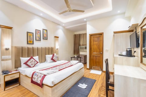 Bed, TV and multimedia, Photo of the whole room, Bedroom, wardrobe, air conditioner