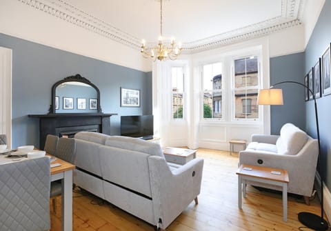 TV and multimedia, Living room, Decorative detail, Seating area